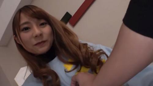 【巨乳美少女】「恥ずかしいです♥」素人のかわいい茶髪お姉さんがおっぱい揉まれてエッチしちゃうｗ