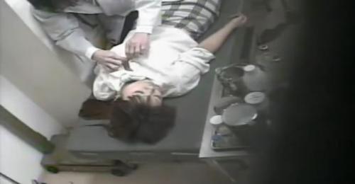 【セクハラ診察睡眠レイプ】麻酔で眠らされた巨乳素人お姉さんが寝てる間に悪徳医師にエッチなことされまくるｗ