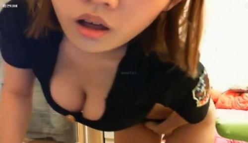 【素人ライブチャット動画 爆乳素人】超巨乳の外国人がついおっぱいぽろりして個人撮影生配信しちゃってるｗ