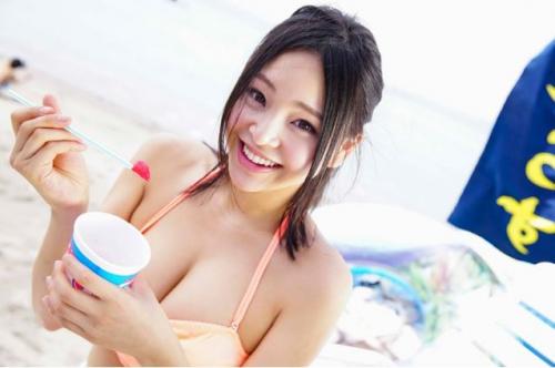 南真菜果【爆乳グラドル】Ｈカップ爆乳の美少女とホテルでエッチｗ