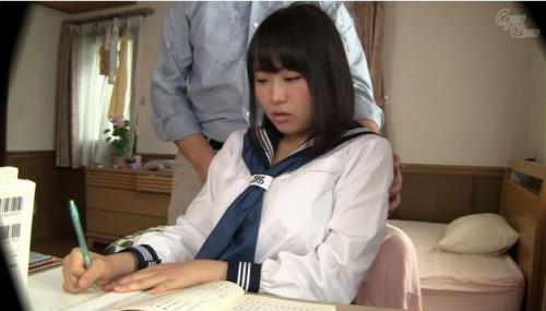月本愛【爆乳女子高生 セクハラ家庭教師】セーラー服の超巨乳jkが変態先生に勉強中に背後からおっぱい揉みまくられるｗ