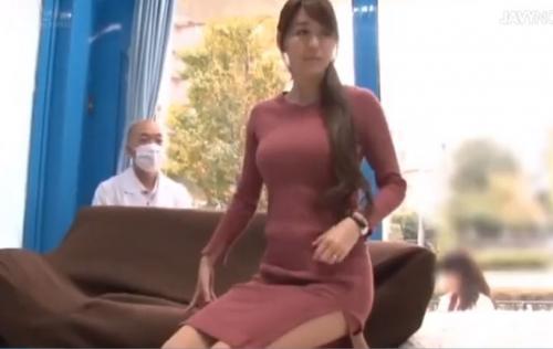 【爆乳人妻×ＭＭ号×マッサージ】超巨乳若妻がマジックミラー号で背後からおっぱい揉みまくられるｗ