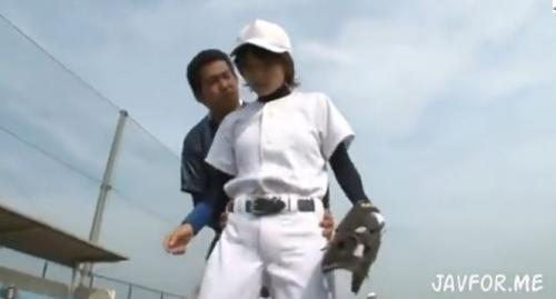 春咲あずみ【巨乳女子中学生 セクハラ】ショートヘアーの女子野球部員jcがコーチに指導と称して背後からおっぱい揉みまくられるｗ