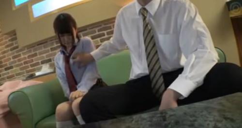 【個人撮影 巨乳ＪＫ 援助交際】学生服のかわいい女子高生が援交でおじさんにおっぱい揉みまくられるｗ