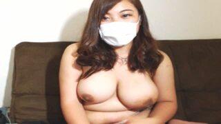 ヤバイやつｗ【素人ライブチャット動画流出 】でかすぎｗ爆乳おねえさんがおっぱい放り出してリアル個人撮影生配信しちゃってるｗ