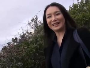 【個人撮影】「マジで楽しみですwww」不倫温泉旅行でテンションＭＡＸな四十路おばさんwww