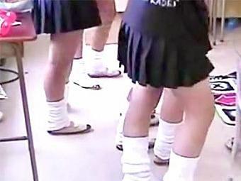 《パンチラ盗撮》これはヤバイやつ！女子校の文化祭に忍び込みJKの生足太もも祭り状態の逆さ撮り！変態撮り師の隠し撮り流出ｗ