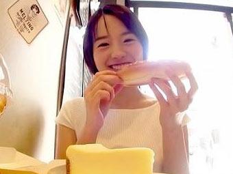 《向井藍》ベリーショートの美少女がAV出演決意でフェラ69！スレンダー巨乳でエロい素人がカメラの前で騎乗位セックス！