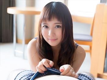 《心花ゆら》恥じらいながらご奉仕してチンポ咥えたら凄テク濃厚なフェラで気持ちよくしてくれる姿がたまらなく愛おしい美少女
