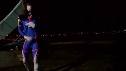 オーバーウォッチのD.Vaコスプレをしたド変態男の娘が夜の公園でチンコを露出させて手コキをしながら動画撮影