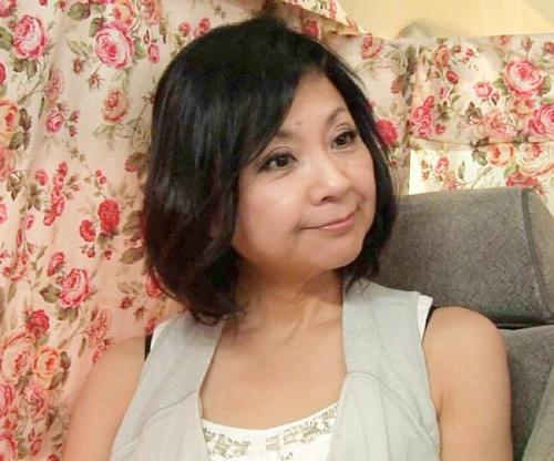 【不貞熟女】そんこと､､､あぁん､､イクっ！きれいなおばさまが車内でヤリチンにのせられ卑猥な痴態を魅せつけるｗｗｗ