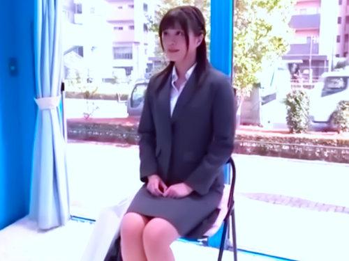 【就活女子】就職面接なのに挿入されちゃうの･？！スーツの中身はビチビチ美巨乳！内定が欲しいロリＪＤは健気にセクハラ我慢♪