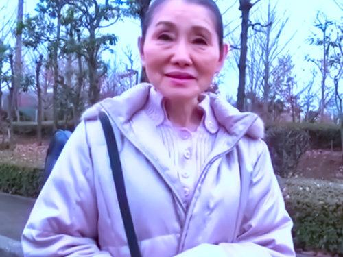 【熟女軟派】還暦迎えても衰えぬチンポ欲やべぇｗｗｗ昭和BBAの閉経マンコは若者イケメンに濡れ放題！子宮奥までザー汁注入な
