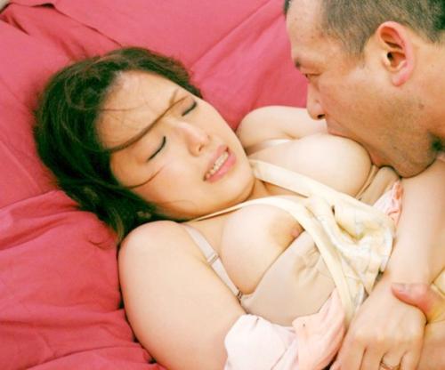 【胸糞】おらおらっ！感じてんだろっ！！高慢主婦が不法侵入した強盗に衣服を引きちぎられ無理ハメされても感じちゃうｗ