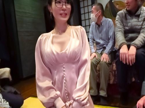 【素人乱交】人妻教師は最強スケベ説ｗｗｗ色白眼鏡で清楚美乳！！エロオーラ満載の真正ドＭさんをみんなでシェアだぜ～～～♪