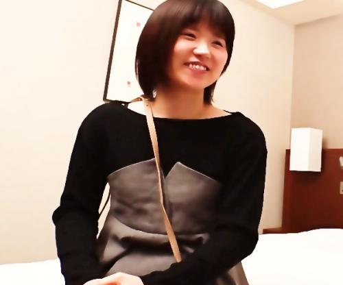 【本物素人】ゴムなしでいいですよ､､､♡くそ可愛い天然少女が初対面チンポと成り行きセックス！気持ちイイから中にだして♡