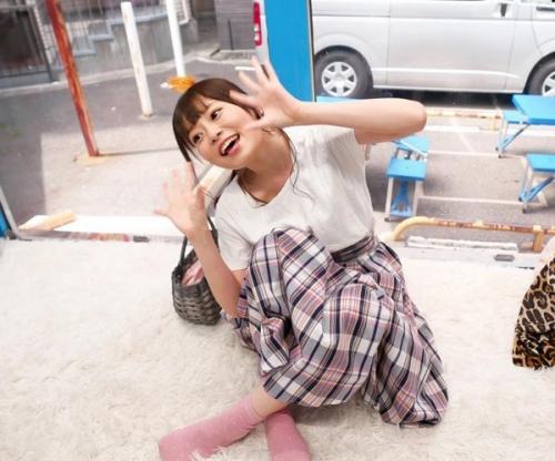 すっげぇ可愛いやん！！早よ挿れてぇやぁ・・・♡顔もノリもピカイチの関西女子をマジックミラー号でヤっちゃえｗｗｗ