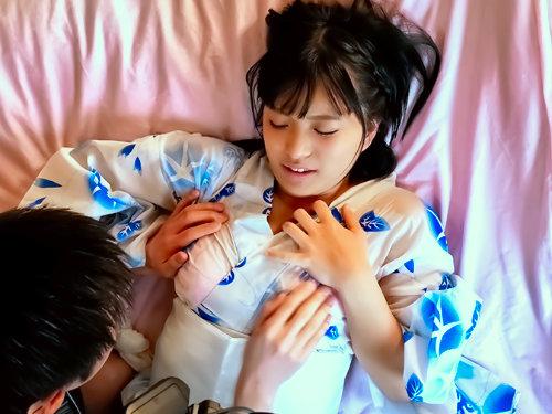 【神展開】ゲリラ降雨でラブホ避難？！「浴衣乳エロイわｗｗｗ」巨乳美少女のびしょ濡れ透けブラ…セックス確定なｗ着衣中出し