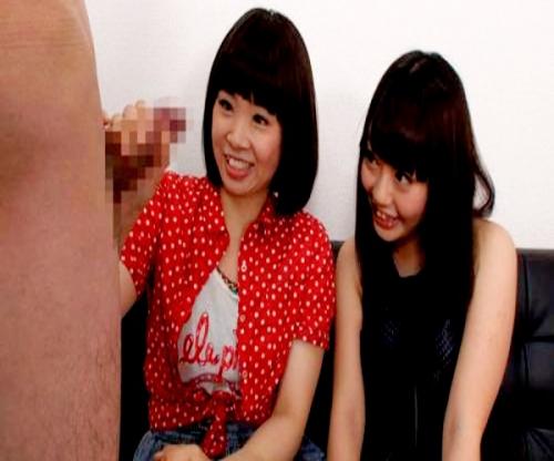 【センズリ鑑賞】ウブそうな素人女子に反り勃つチンポを見せつけたらおまんこ疼いて思わずぱっくんちょ！！