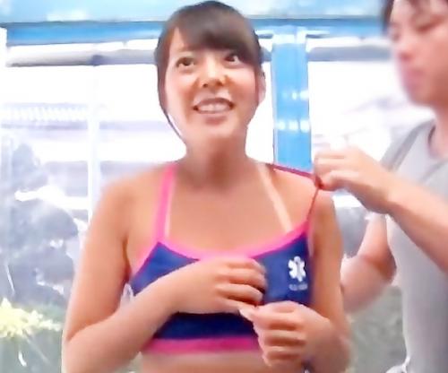 【MM号】やってきたライフセーバーさんにドラッグ仕込めば日焼けボディが疼きだしてあっさりおまんこ大開帳！！