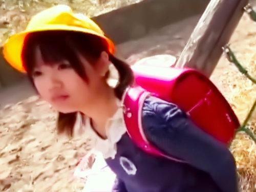 【外道映像】おじさん興奮しちゃったわｗｗｗ問題衝撃！帰宅中に連れ去りエロ！ランドセル少女が無毛ワレメに挿入されて着床決定