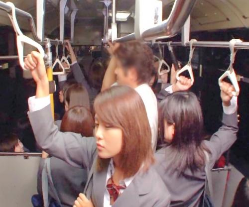 【ＪＫ】ミニスカの絶対領域しか勝たんｗｗｗｗｗ「オジサン､､勃起しちゃってる？」ロリ娘がスケベチンポを鬼シゴク神展開！！