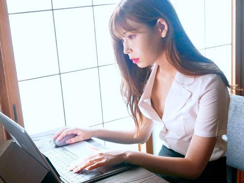 【罪悪感NTR】リモートワークで知り合った糞野郎に犯される？！「顔面レベチｗｗｗ」人妻ＯＬが強姦激辱で中出し肉便器♪