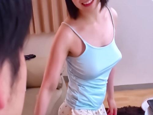【豊満乳房】史上最強！ノーブラ爆乳しか勝たんわｗｗｗマシュマロ乳で超密着！桃色乳首チラリ！秒で壊れる童顔巨乳カワイ子♡