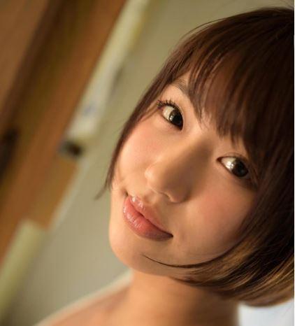 透き通る美肌に広瀬すず激似のルックス！圧倒的美少女が初撮りで激しい絡みを魅せてくれますｗ唯井まひろ