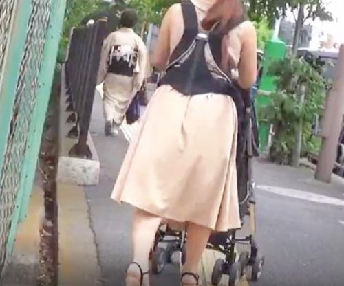 【若奥さん】出産したては感度ＭＡＸ！「だめ､､もう濡れちゃう､､､」ベビーカーママが家族放置の浮気沼に溺れちまうぜｗｗｗｗｗ