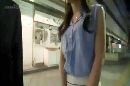 【モニタリングＡＶ】会社の同僚の男女カップルをラブホテルに閉じ込めればヤル気みなぎって迫るオスに根負けしておっぱじめる