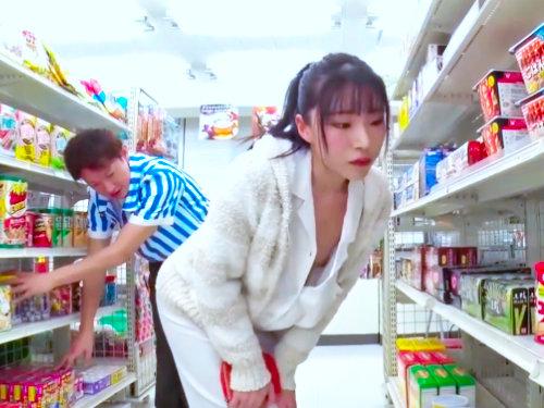 【卑猥下着】もしかして誘ってるんか？！深夜コンビニは酒池肉林！ノーブラ透けパンの無防備女は店員に即スボされても文句なしｗ