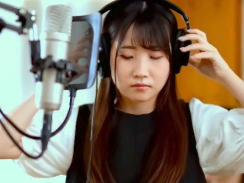 【淫猥美少女】超有名ミュージシャン激似？清純派スケベ降臨？！マイクの代わりにチンポを握る超特濃３P…ちっぱい美乳少女