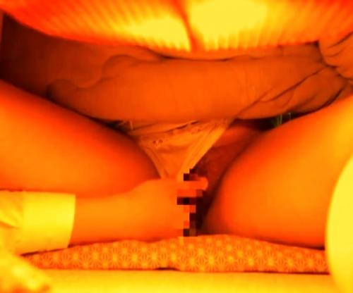 【息子の愛撫に発情する変態お母さん】こたつの中で繰り広げられる痴態！熟ママのおまんこが大洪水！！中山香苗