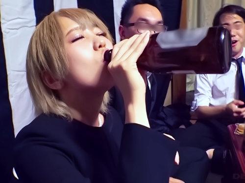 【泥酔輪姦】久しぶり再会の同級生に酔わされ昏睡ズボズボ！「もうらめぇ～～～♪」最高峰マンコにドクドク中出し最高かよ♪