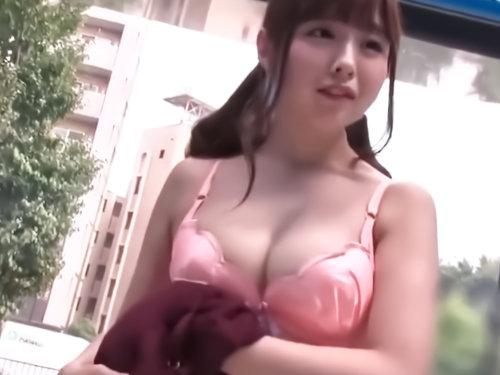 【美女厳選】ここで全部脱ぐんですか･･･？！MM号に乗車！上玉ロリがチンポ相談のつもりがキッチリ中出しされて呆然！