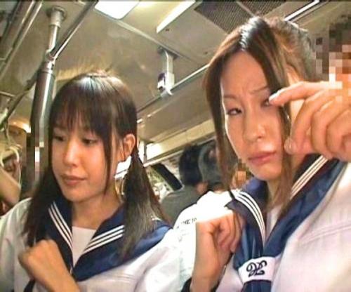 【痴漢電車】抵抗しても止めてくれない痴漢！！徐々に反応するカラダは最後にはに肉棒を受け入れてしまう