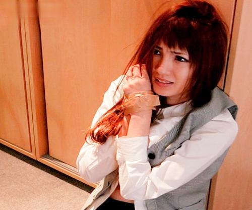 【天海つばさ】銀行強盗に監禁される美人ＯＬ！強盗たちの慰み物に！泣いても許されない凌辱は胸糞ＭＡＸ！！