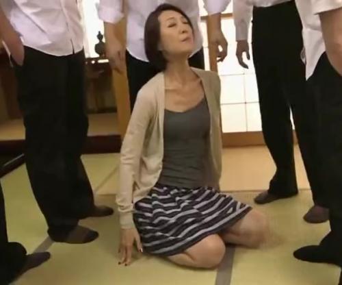 【熟女輪姦レイプ】おばさんのおまんこヌレヌレじゃねぇーか！ガキ達に襲われた五十路まんこは肉棒が欲しくてたまらない！笛木薫