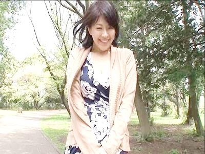【ガチ人妻】清楚で経験少な目って聞いてたけど、乳首だけでビンビンに感じちゃって、どんでもない淫乱な希さんでした 【笹山希】