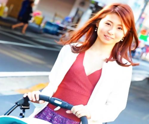 旦那の浮気現場に発情暴走する美人妻ｗｗｗｗｗ色気半端ないベビーカーママが初対面チンポと性欲剥きだし浮気性交中出し絶頂ｗｗ
