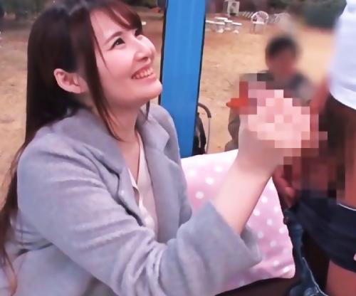 美人すぎる子持ちママがMM号に迷い込んだぁｗｗｗｗｗ見知らぬ男の巨根に理性消滅！旦那の近くで不貞ピストン爆イキ妻ｗｗｗｗ