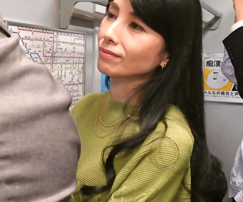 【鬼畜タイム】いやっ！やめてくださいっ！！五十路熟女のカラダを弄ぶクズ手技にイヤイヤしながら股間激濡れな美人妻ｗｗｗ