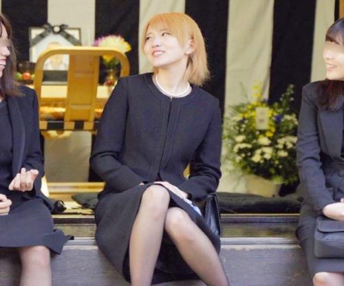 【外道行為】もうらめぇ､､､♡喪服姿がくそエロいぞｗｗｗ金髪奥様がゲスたちに大量飲酒させられ凌辱されまくるｗｗｗ
