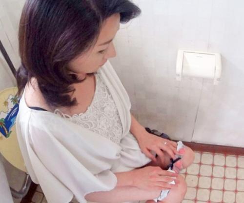 【淫乱熟女】やだぁ､､すっごい♡イケメンナンパに引っかかる綺麗なおばさん！エロ確定で股間決壊！中出しピストン悶絶絶叫ｗ