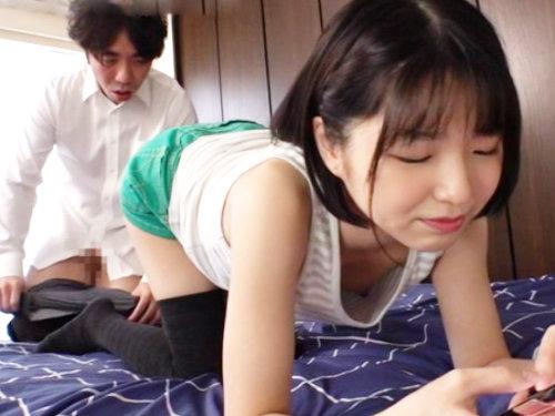 【連続中出し】無防備なエロ尻を急襲ピストン！色白ロリな制服天使が男友達にパンツずらされ生チンコで暴走パコパコｗｗｗｗｗ