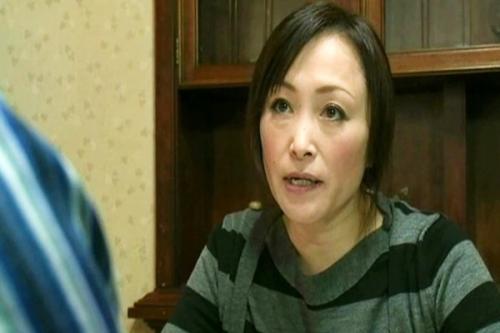 【ヘンリー塚本】熟女の肉感ボディを淫らに乱れさせる男のエロヂカラ！力づくの和姦がヤバイ近親相姦の記録
