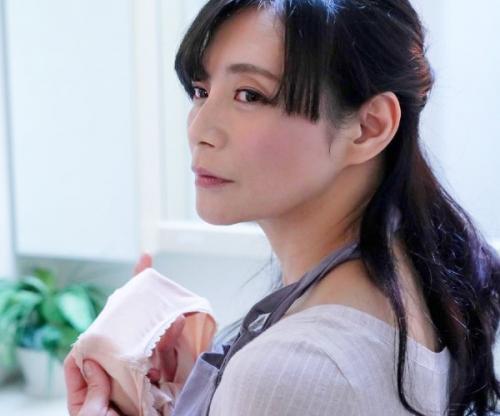 【母子姦】母さん､､クソ締まるよｗｗｗ変態息子のエロにおされて股を開く美人母！息子チンポに鬼突き膣内絶頂する変態熟女！
