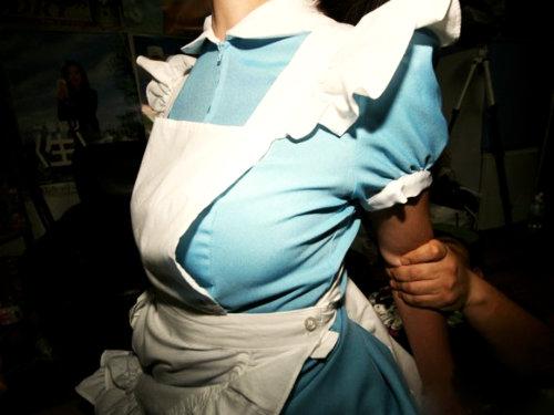 【円光エロス】胸でっけぇｗｗｗｗｗ脱がせば色白デカ乳な素人娘が狭い部屋で円光オヤジに好き放題されちゃってるぞｗｗｗｗｗ