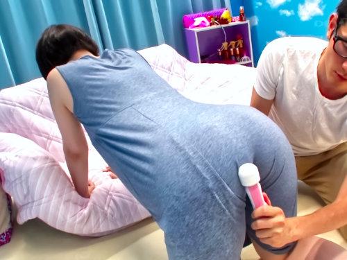 【清楚人妻】だめだめ！染みできちゃうじゃんかーーー♪薄い布地にスケベな縦スジｗｗｗ鬼畜バイブで調教されちゃった美魔女主婦
